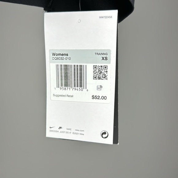 Yoga Dri-FIT Luxe Women's Shelf-Bra Cropped Tank Black - Picture 3 of 3